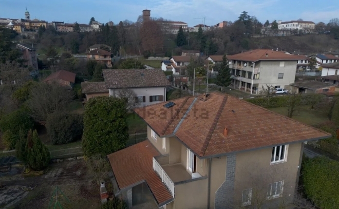 OLEGGIO - VILLA BIFAMILIARE